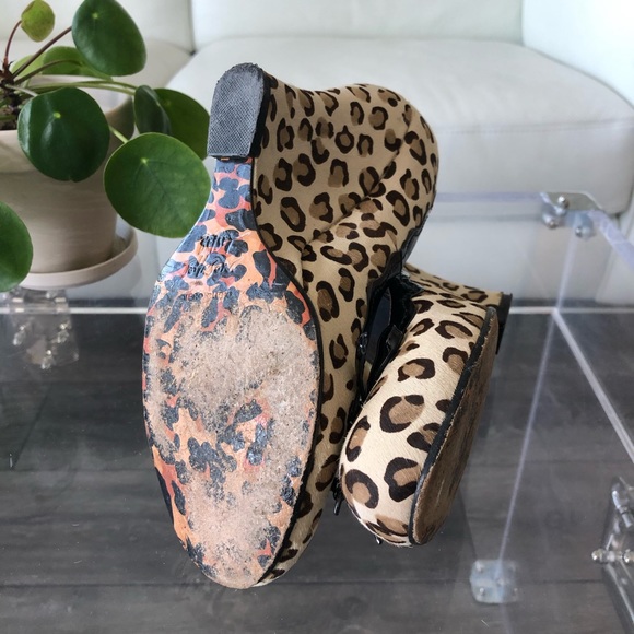 BETSEY JOHNSON | Bow Tie Leopard Print Wedge Shoes - Picture 9 of 9